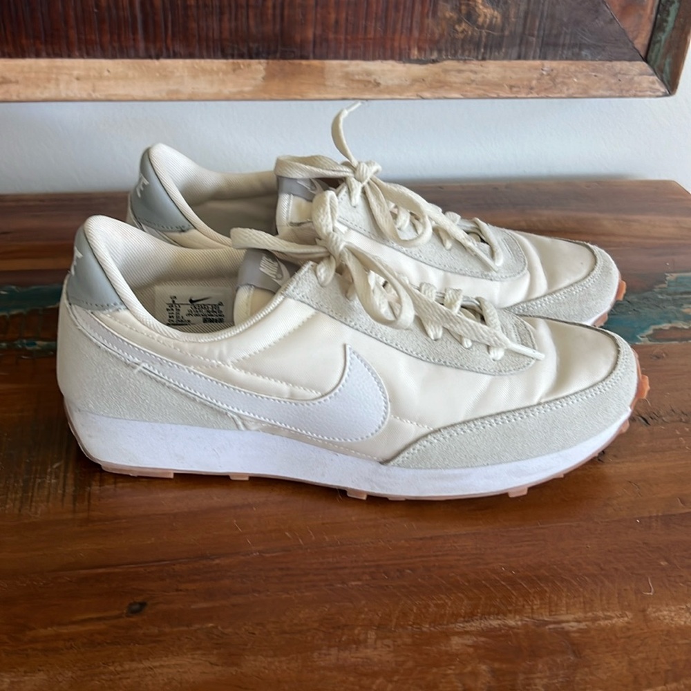 Nike Daybreak Sneaker ~ Size 8